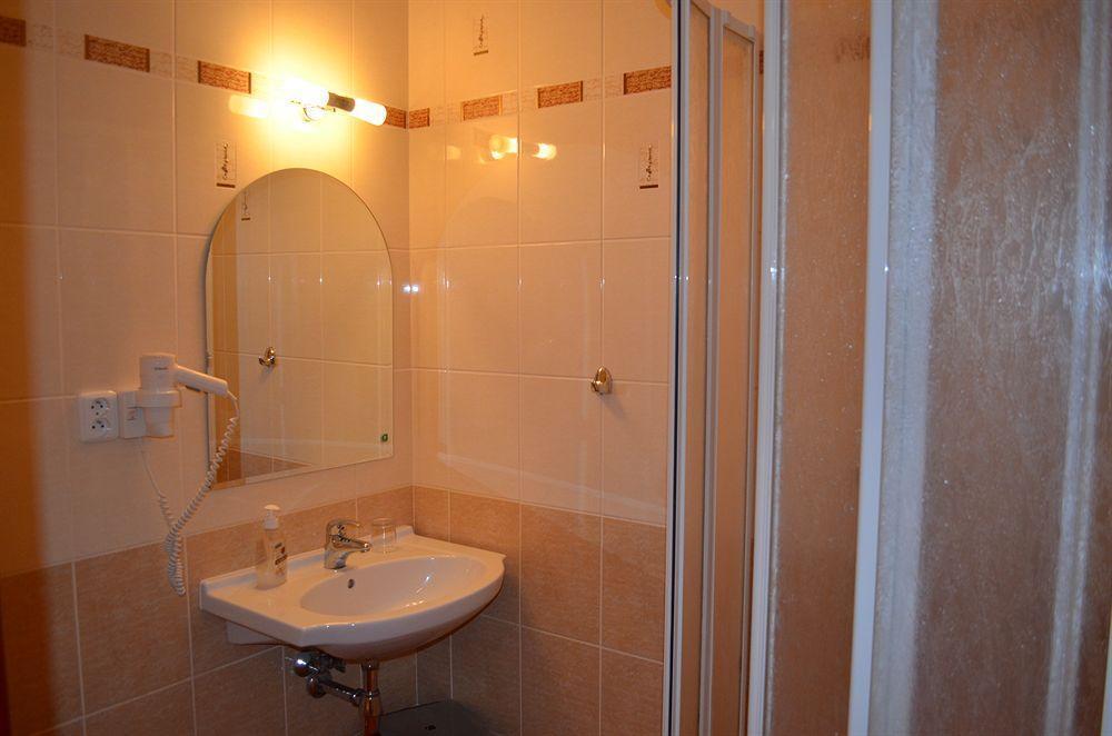 Hotel Inturprag Екстер'єр фото