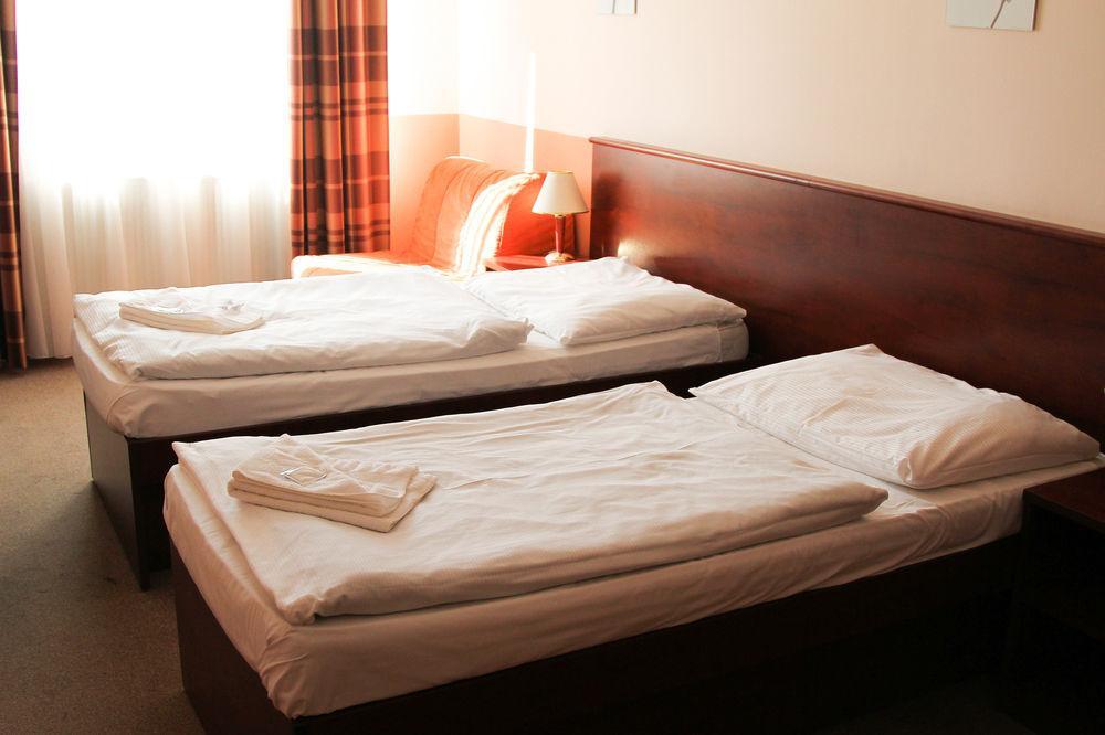 Hotel Inturprag Екстер'єр фото