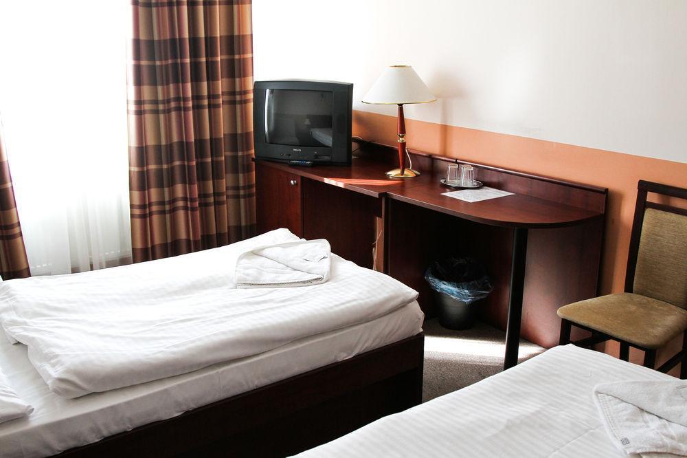 Hotel Inturprag Екстер'єр фото