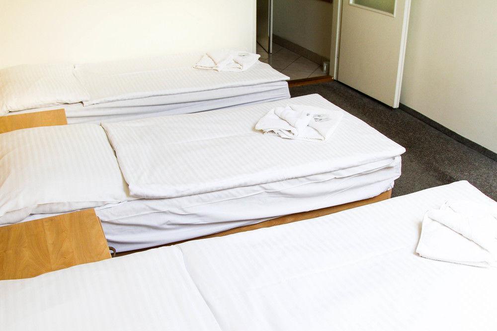 Hotel Inturprag Екстер'єр фото