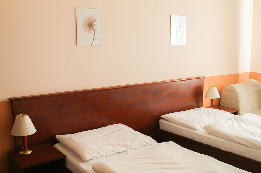 Hotel Inturprag Екстер'єр фото