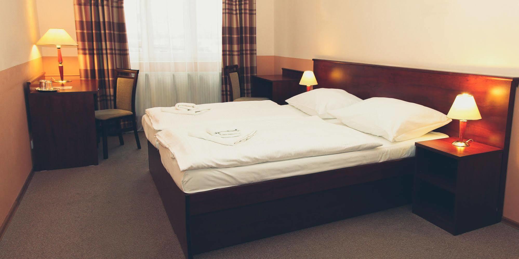 Hotel Inturprag Екстер'єр фото